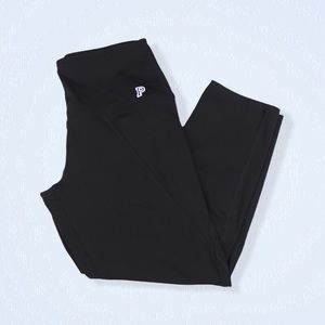 PINK ULTIMATE VICTORIA’S SECRET Capri Crop Featherweight Black Leggings